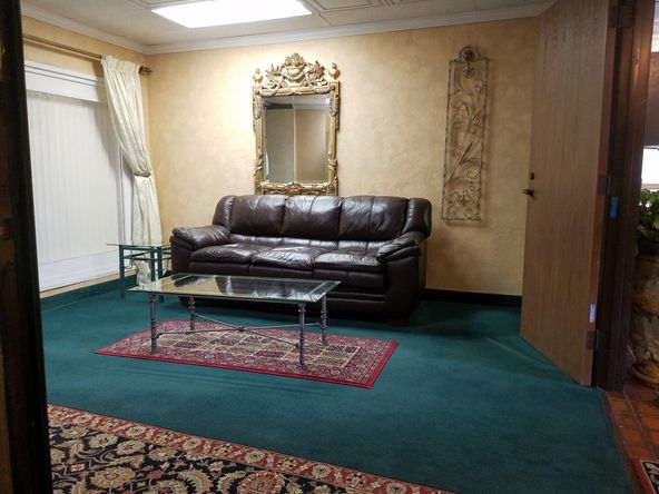 EXCELLENT LAY-OUT. RECEPTION, 2 EXTRA LARGE ROOMS, PRIVATE OFFICE. SALES FLOOR.